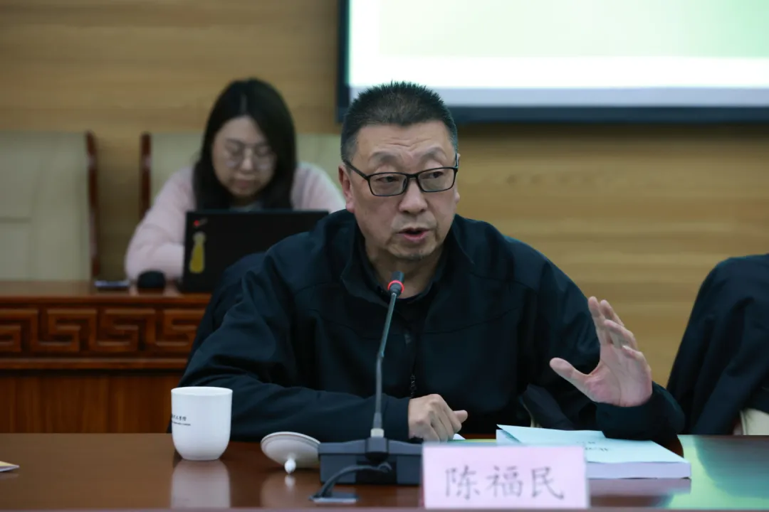 陈福民说"她(林白)给我们奉献了一个带有原始性的,同时带有暧昧性,有